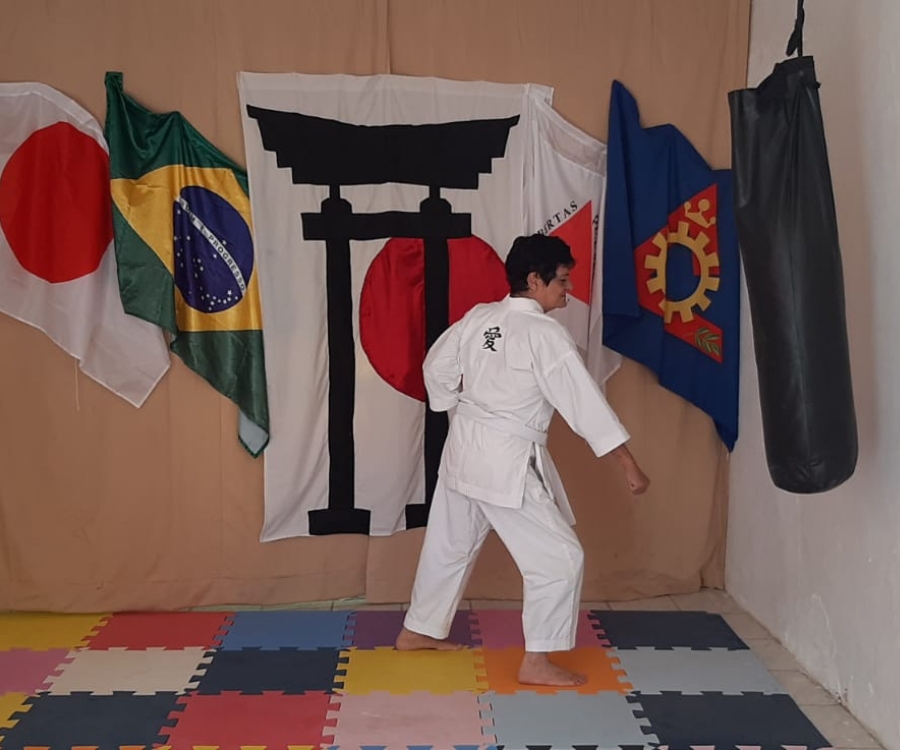 marilia treinando karate